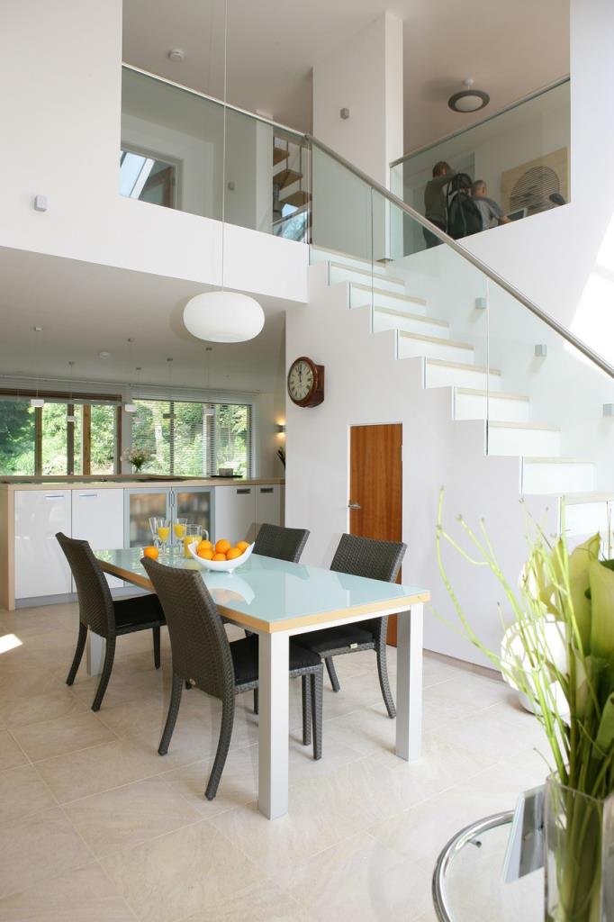 Lot: 40 - STUNNING CONTEMPORARY HOUSE AND DETACHED BOATHOUSE ON A PLOT OF AROUND TWO ACRES FEATURING AWARD-WINNING GARDENS - The Dining Area in Haddon Lake House